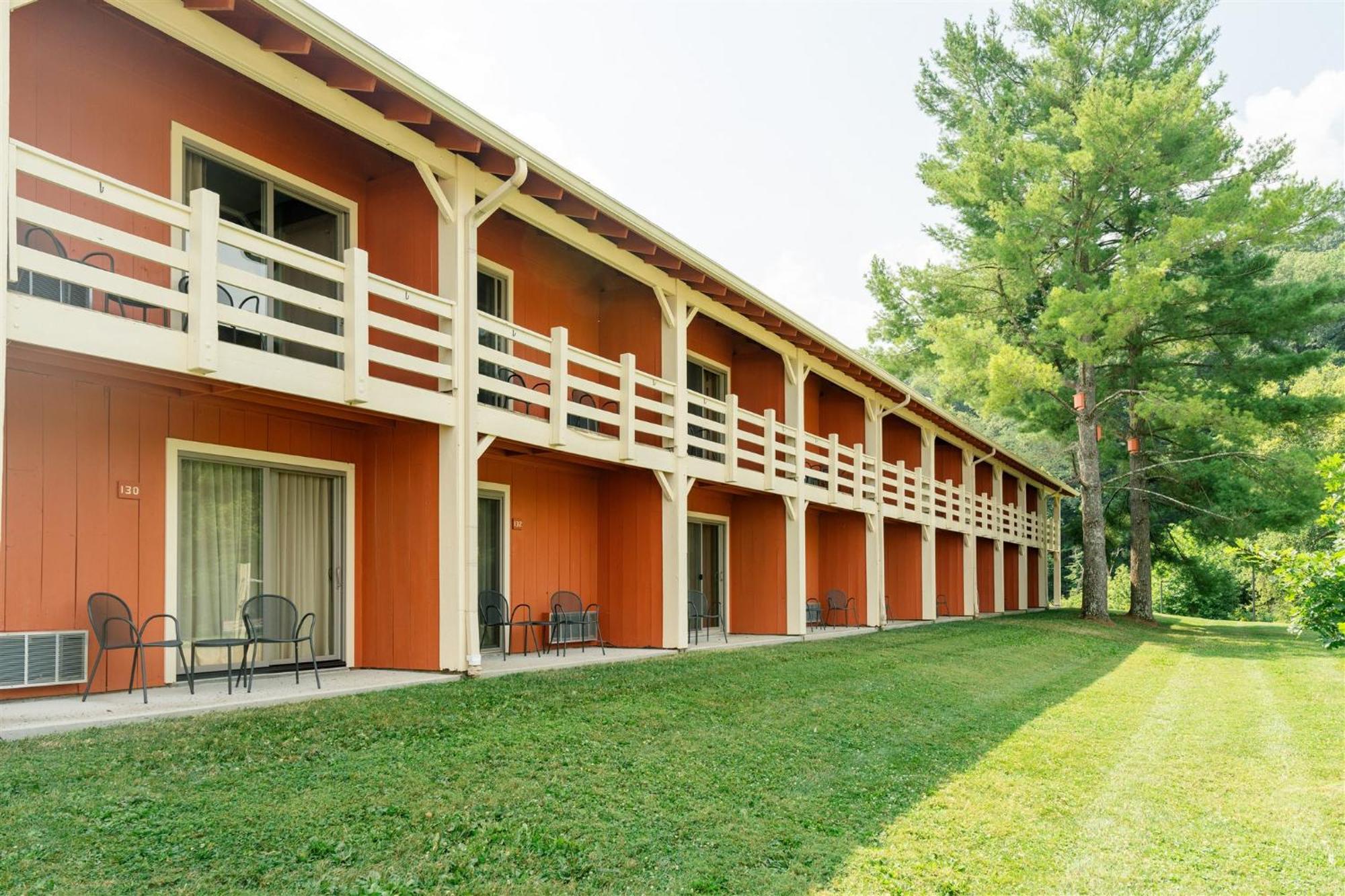 Brown County Inn Nashville Exterior photo