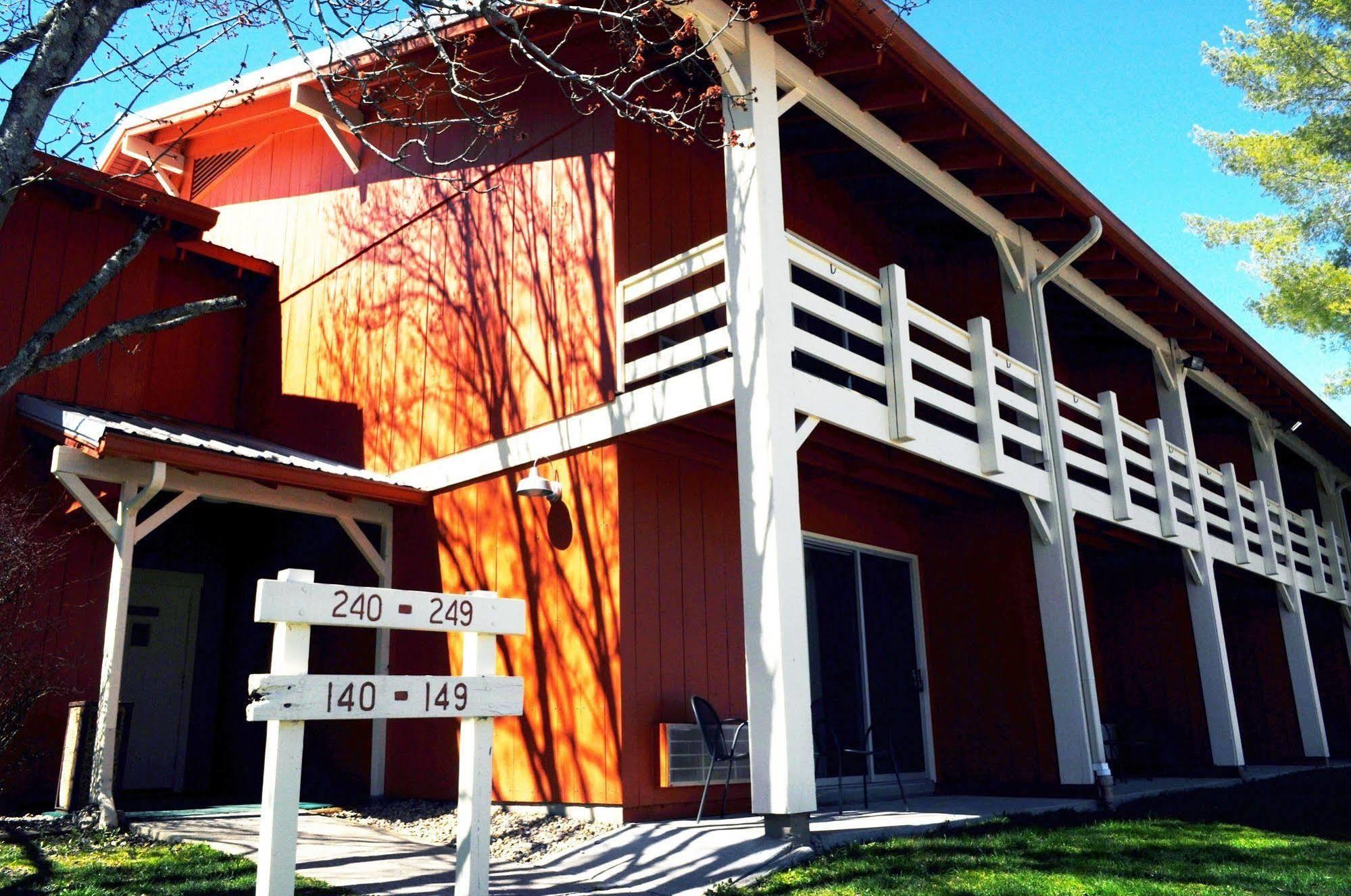 Brown County Inn Nashville Exterior photo