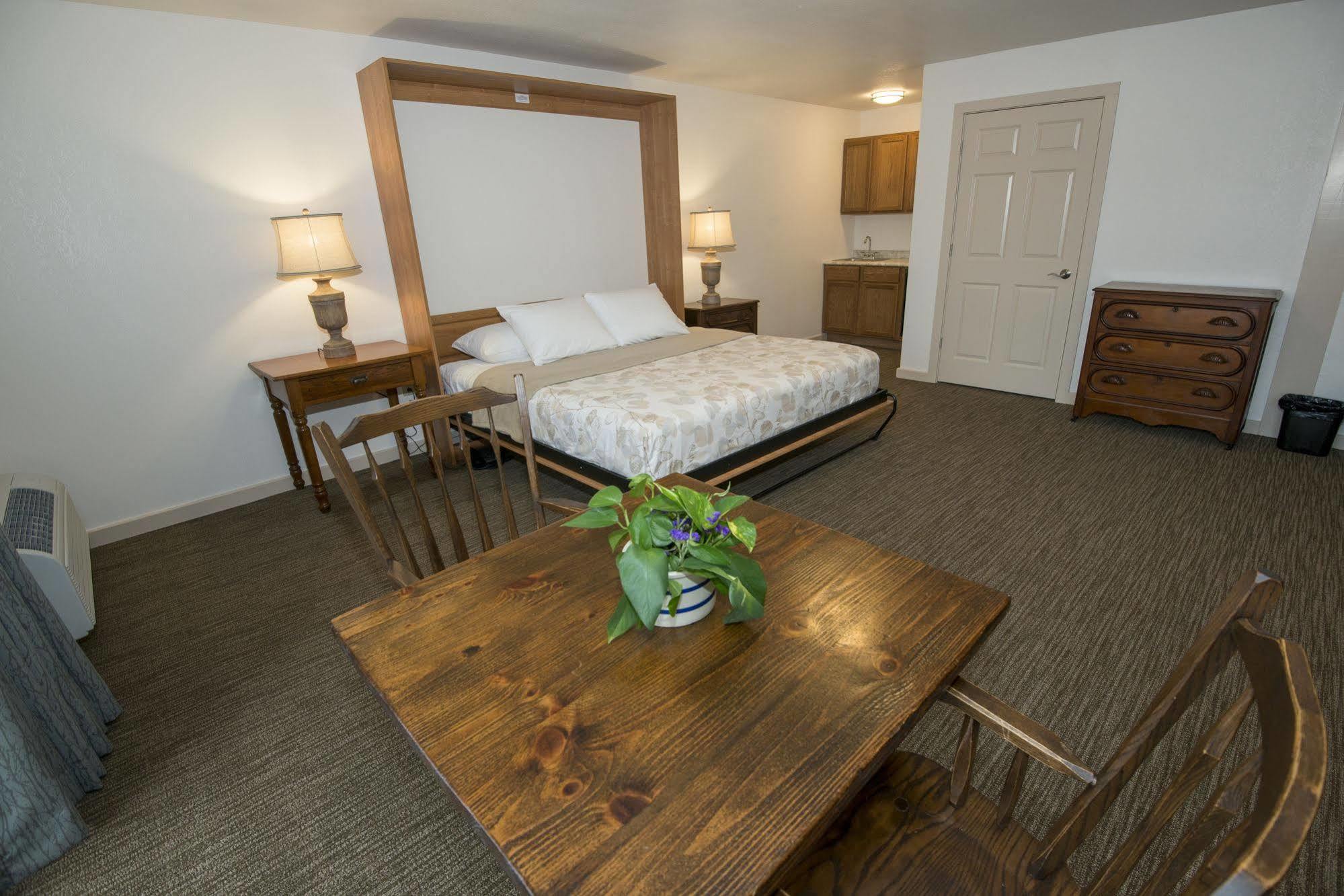Brown County Inn Nashville Exterior photo